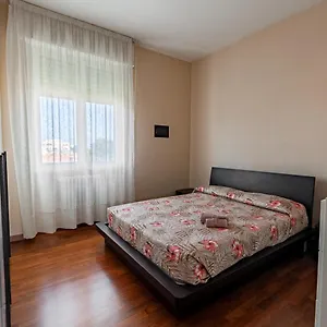  Appartamento Luxury House Near Train Station Italia